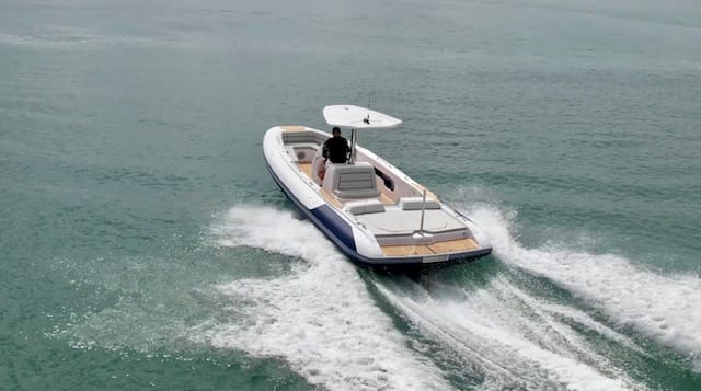 Stern view of Whitmarsh SBL850 running