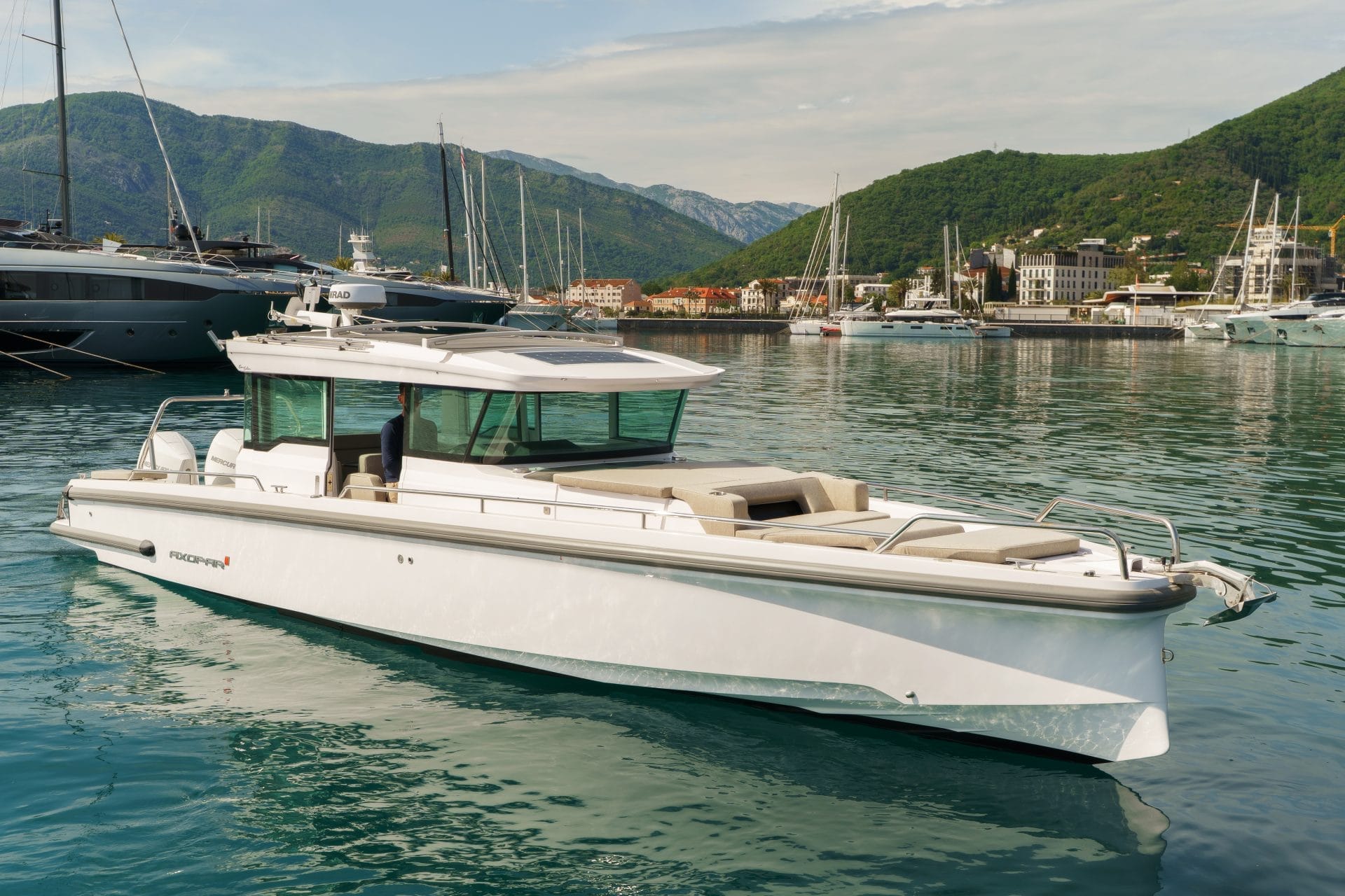 Starboard view of Axopar 37 XC Cabin