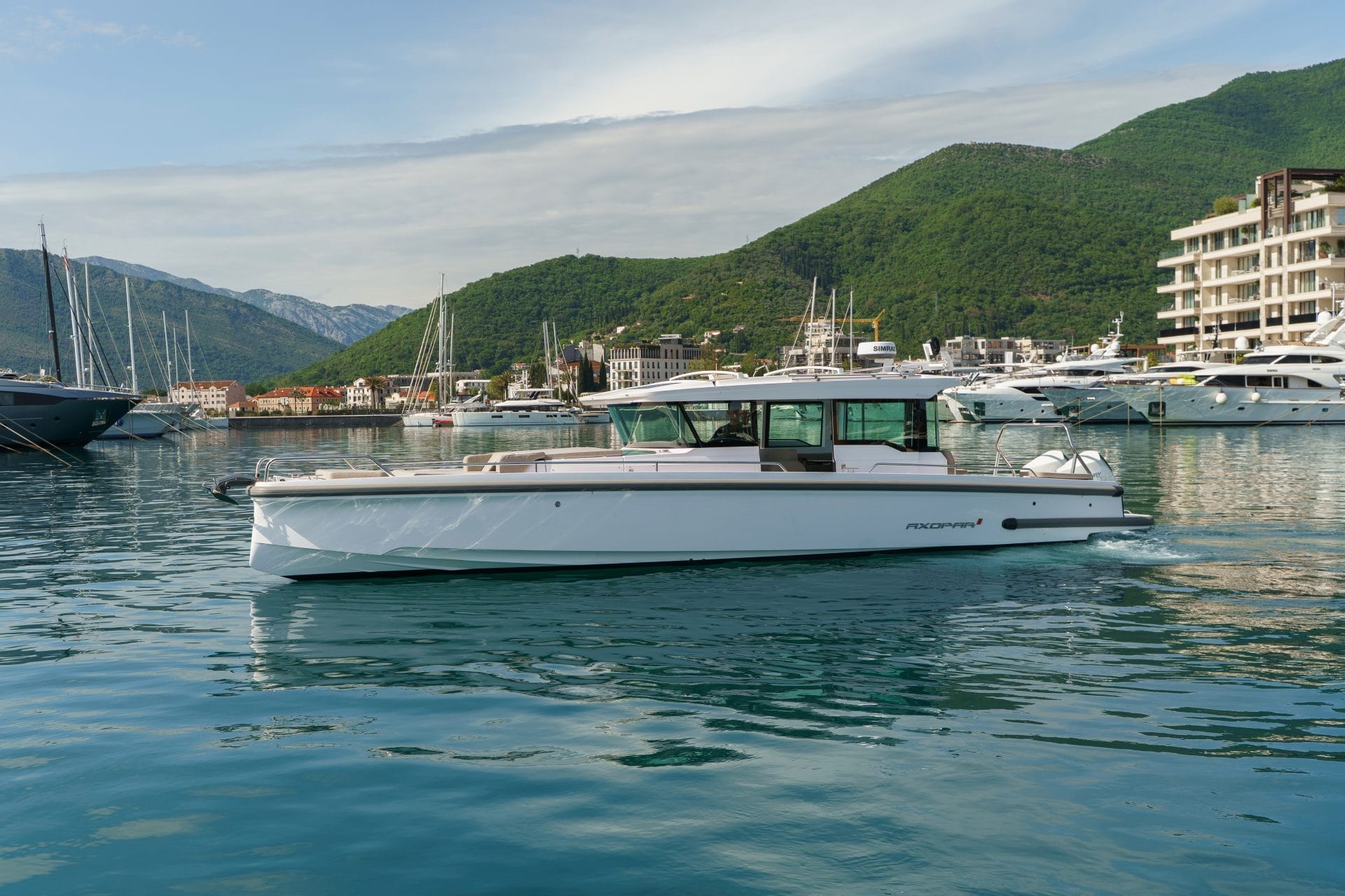 Axopar 37 XC Cross Cabin Axopar 37 XC Cross Cabin