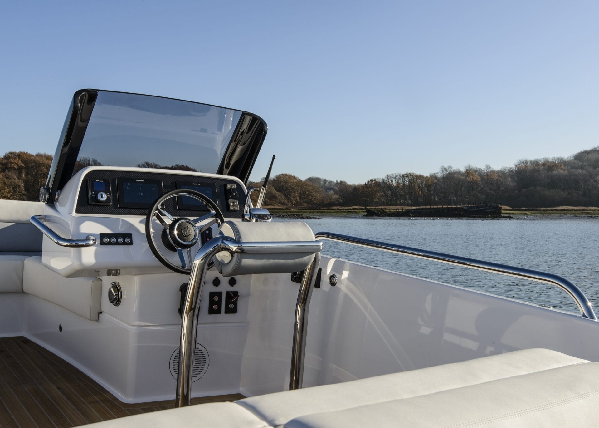 Compass Open Tender 7.5 m Console