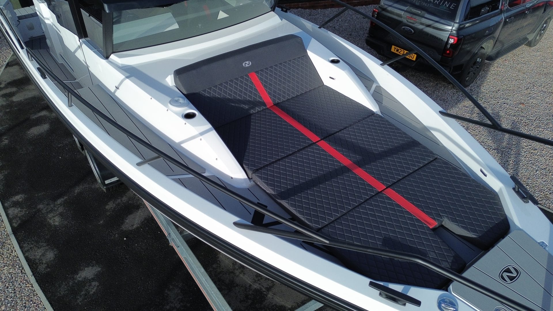 Nordkapp Coupe 905 bow view